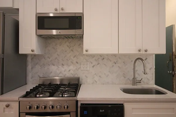 Rented by Compass | media 22