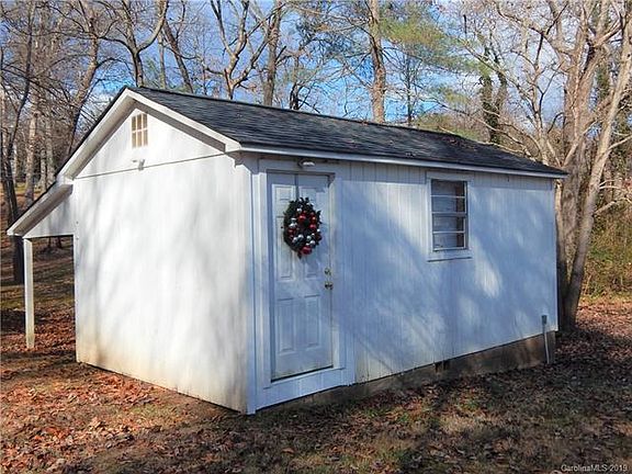 3rd image of 3825 Castle Dr