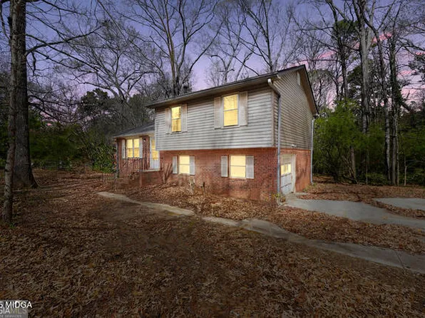 40 Derby Country Dr, Ellenwood, GA 30294