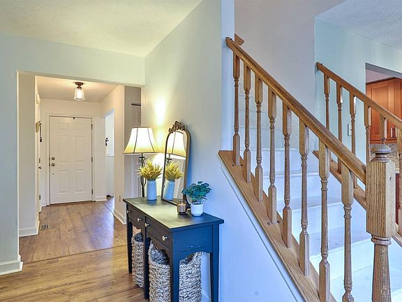 3rd image of 7983 Laurelwood Dr