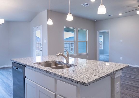 2nd image of 1122 Patriot Dr