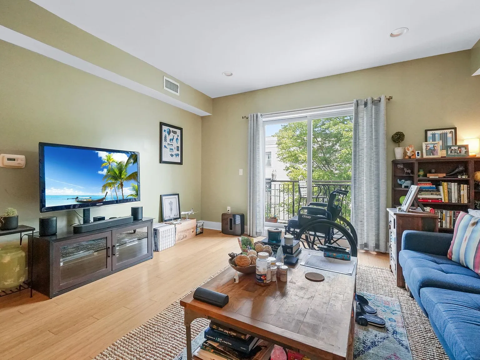 1 bed, 1.0 bath, 750 sqft, $3,399 — Photo 2