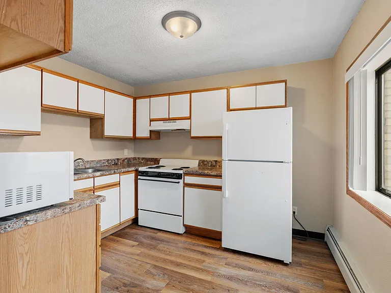 Clark Place Apartments & Townhomes — Photo 12