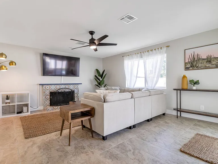 2124 E Hillery Dr — Photo 20