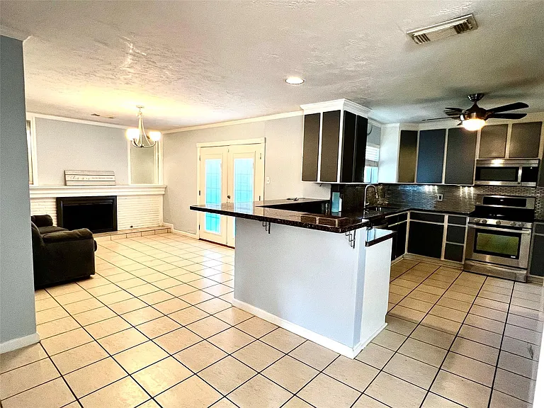 15703 Jersey Dr — Photo 4