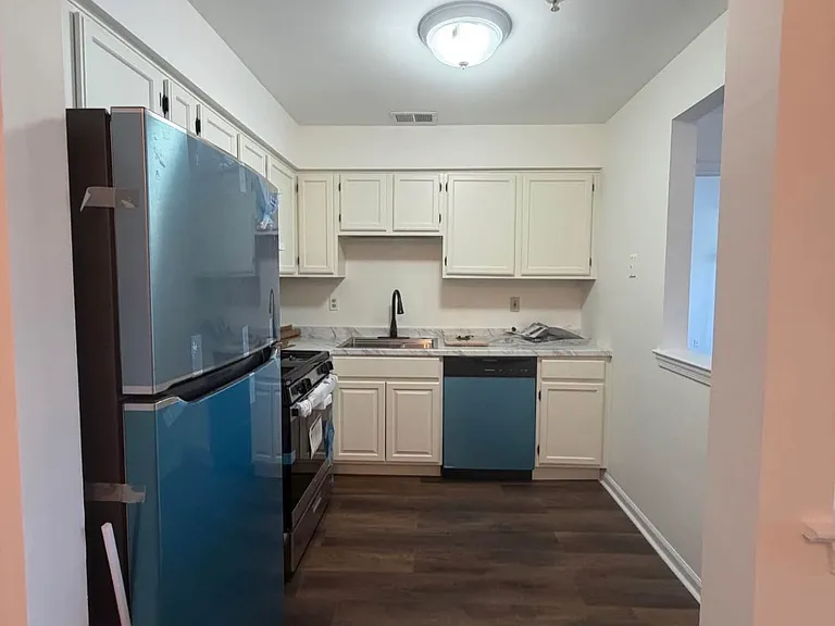 327 Waterford Dr — Photo 4