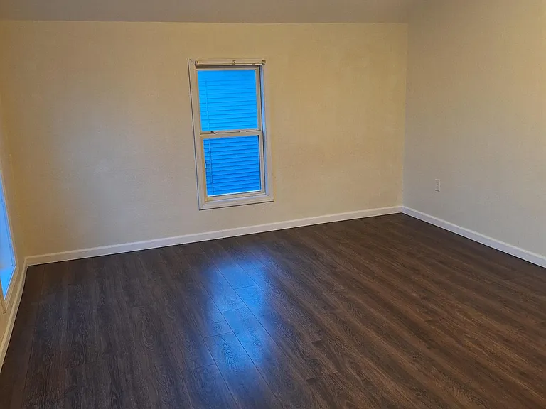 845 Warren St — Photo 10