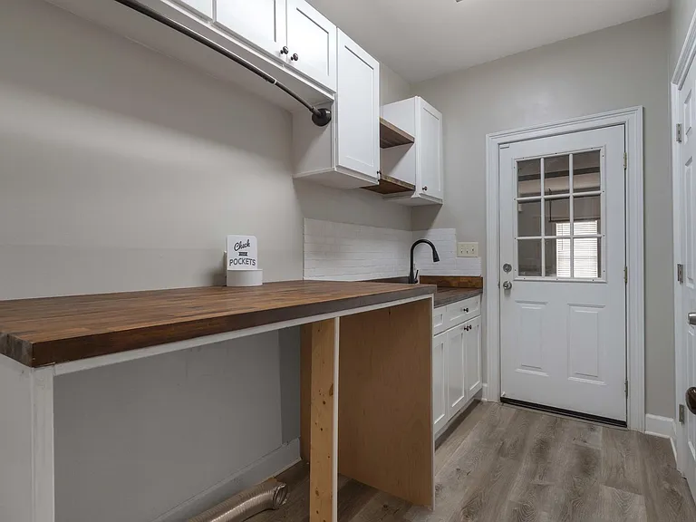 806 Willow Lake Dr — Photo 5