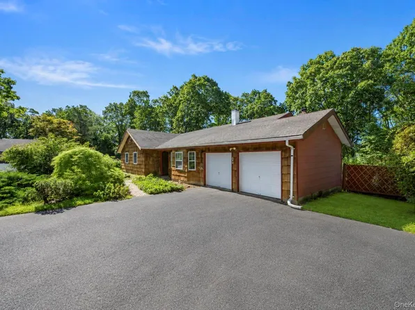 2 Ira Court, Manorville, NY 11949