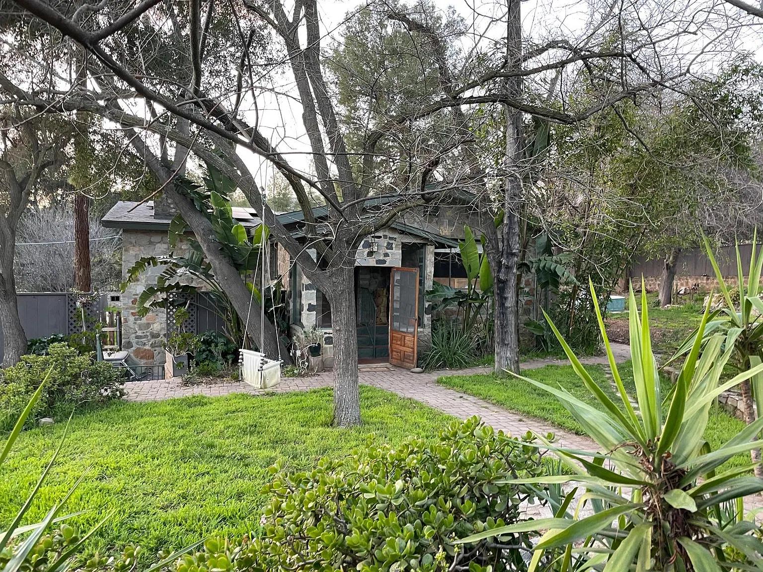 3 bed, 1672 sqft, $3,600 — Photo 1