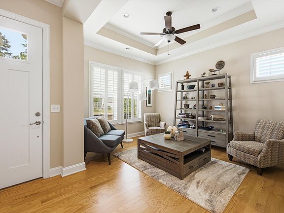 4th image of 559 Middleton Pl
