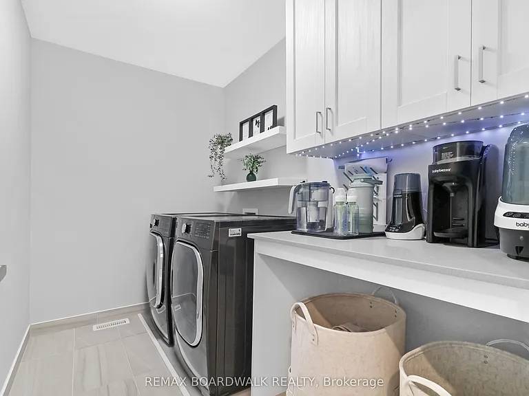 232 Bristol Cres — Photo 20
