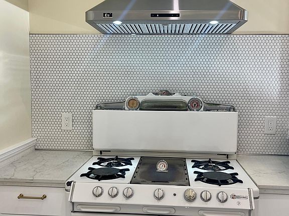 Gas stovetop with s/s hood