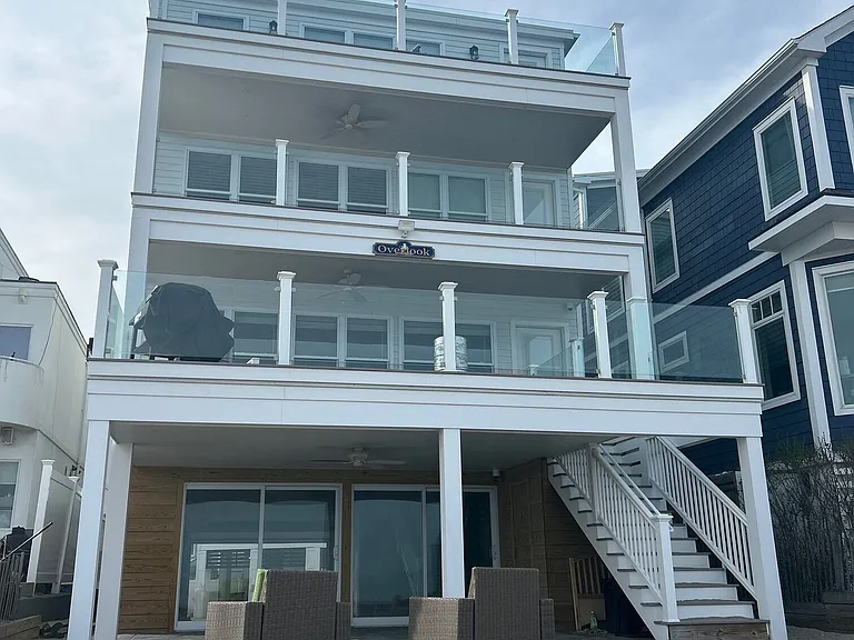 1019 Fairfield Beach Rd — Photo 12