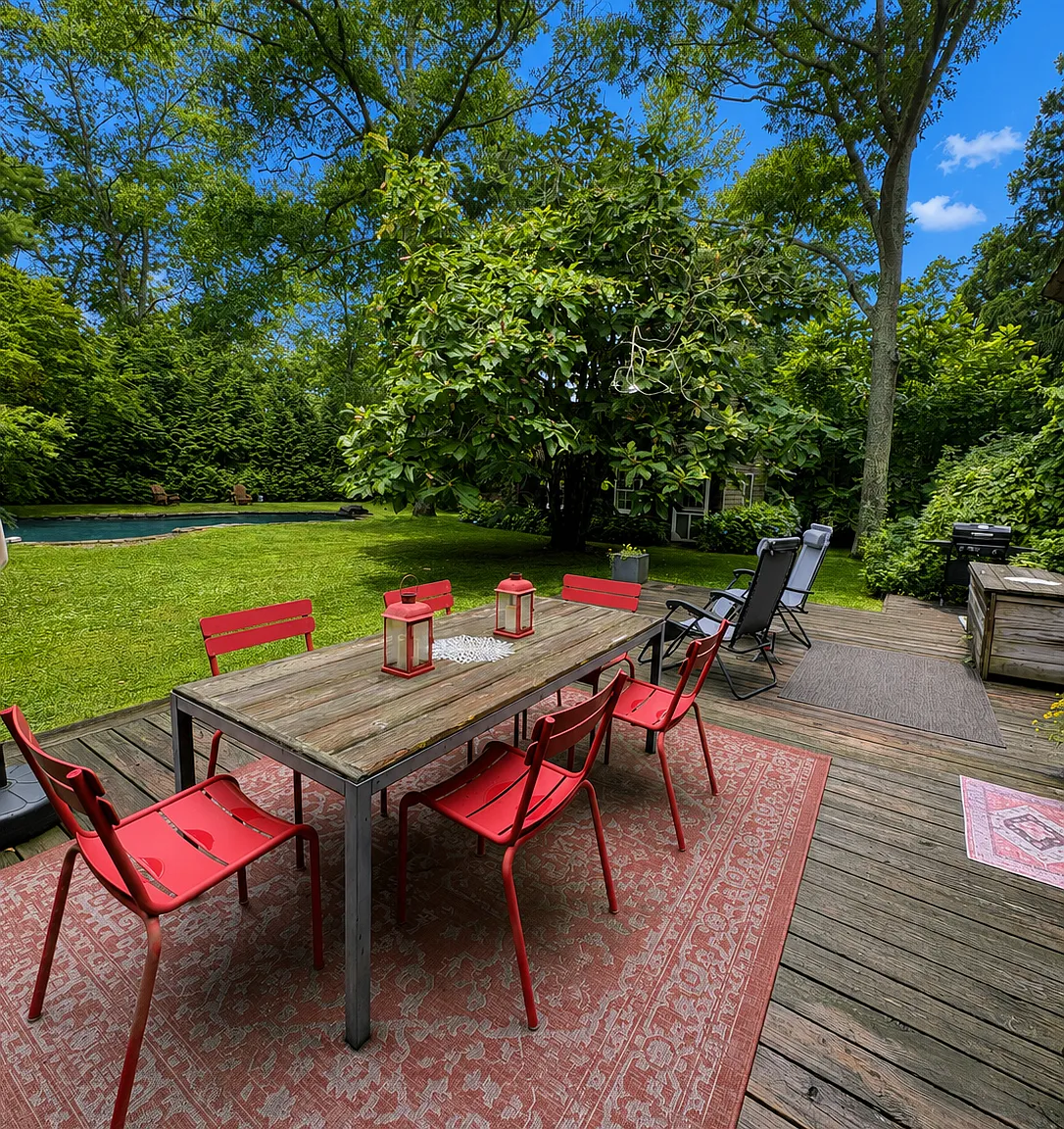 East Hampton Cottage with Gunite Pool & Pool House Village Fringe — Photo 3