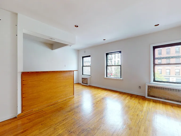 139 E 12th St #2D — Photo 6