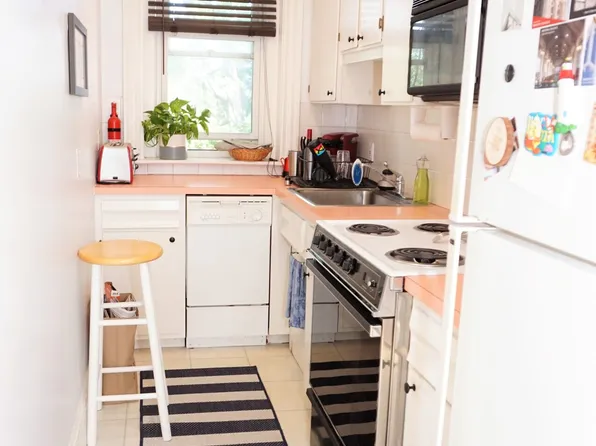 145 Winthrop Rd APT 8, Brookline, MA 02445