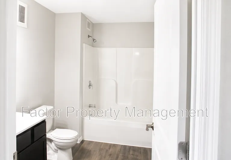 561 Elk St S — Photo 35