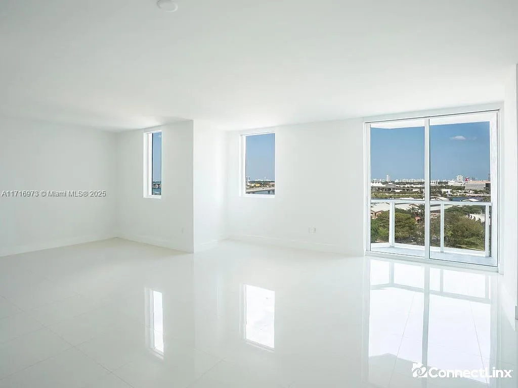 2 bed, 2.0 bath, $4,550 — Photo 4