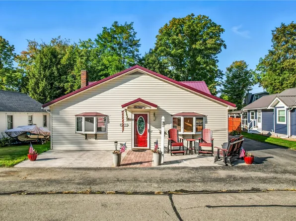 11894 Shady Ave, Conneaut Lake, PA 16316