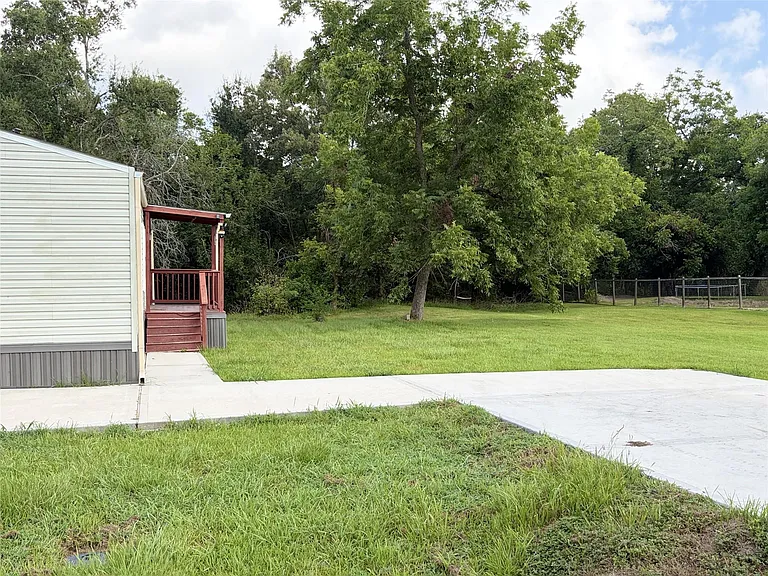 215 Live Oak St — Photo 4