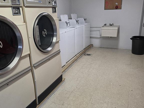 5th image of 175 Malabu Dr APT 96