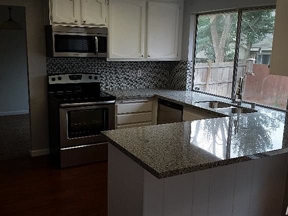2nd image of 3059 Montview Way