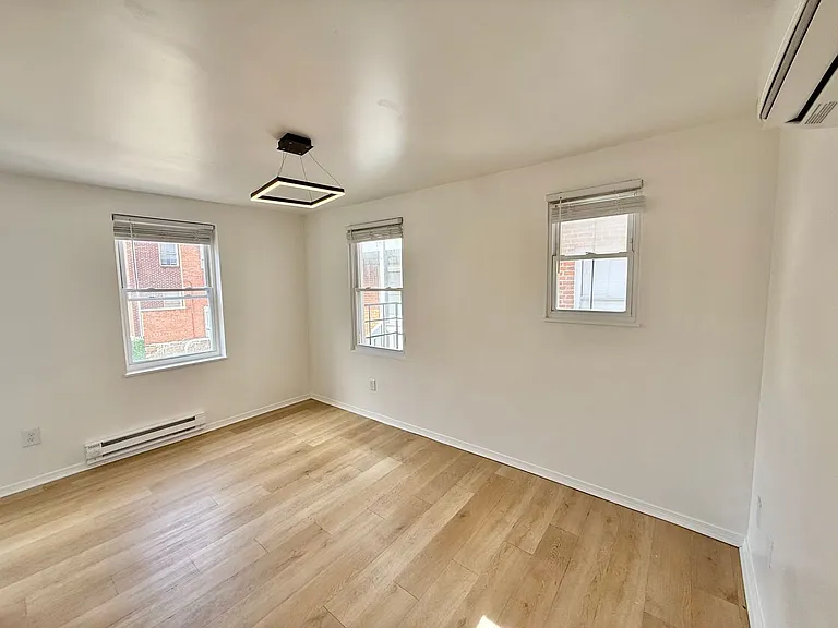 139 E Clifton Ave — Photo 19