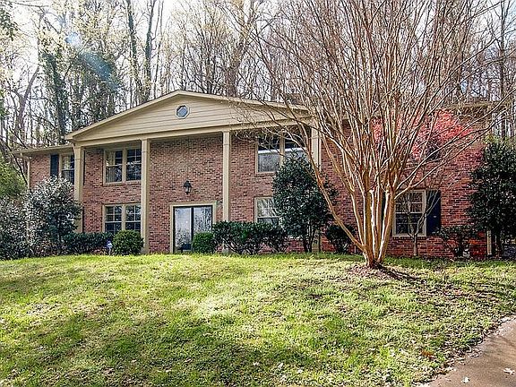 2nd image of 829 Highland Park Ct