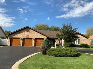 302 Waterford Dr, Prospect Heights, IL