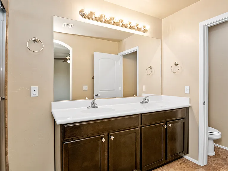 240 E Scepter Ln — Photo 10