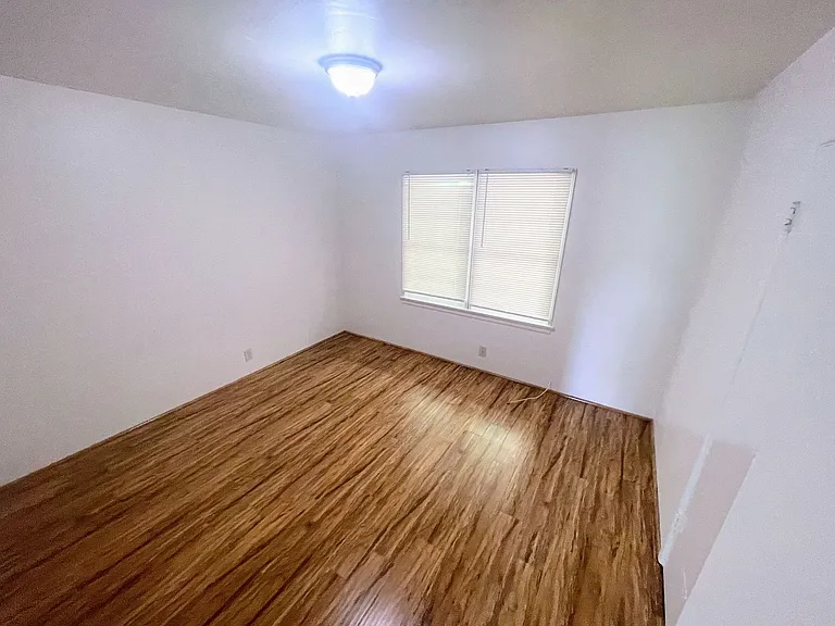 11047 Hesby St #7 — Photo 8