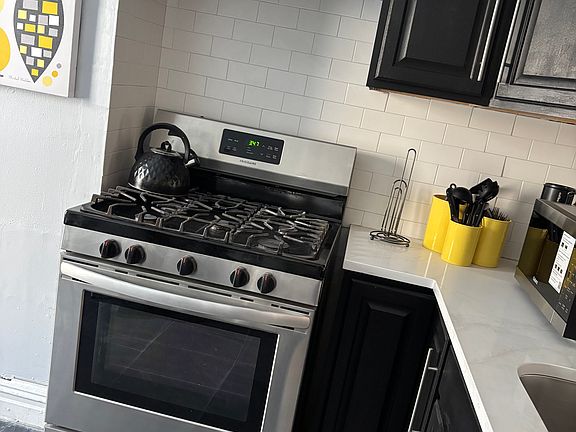 4th image of 228 Bayview Ave #1