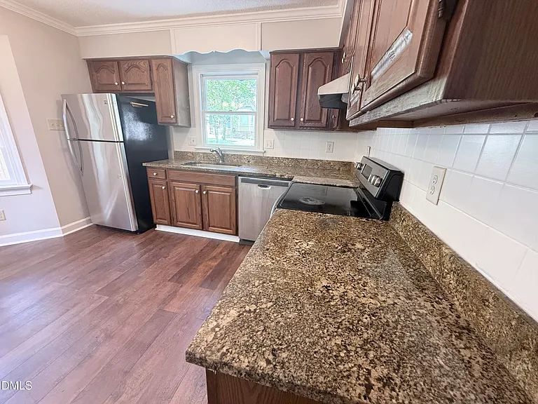 2900 Broadlands Dr — Photo 41