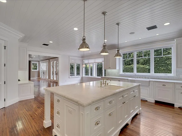 117 S Burlingame Ave — Photo 9
