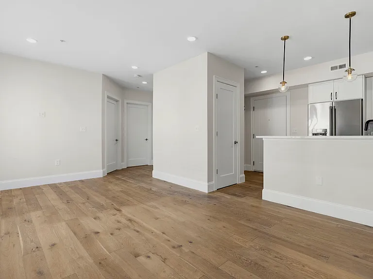 29-31 Ward St #302 — Photo 6