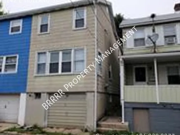 242 E Holland St, Summit Hill, PA 18250