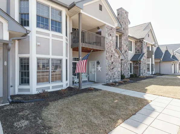 N30W23027 Pineview CIRCLE #4, Pewaukee, WI 53072