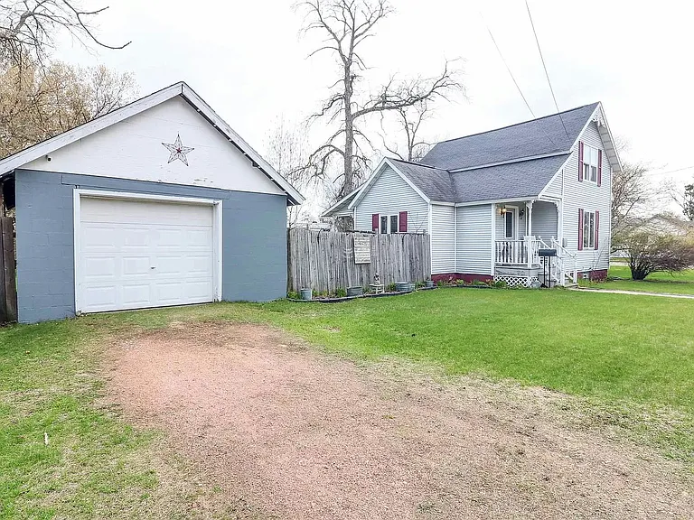 460 Spruce St — Photo 11