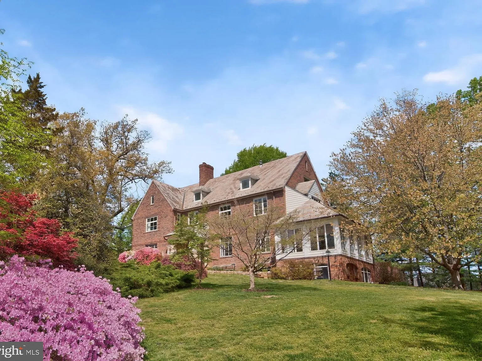 6 bed, 6.0 bath, 7885 sqft, $9,200 — Photo 1