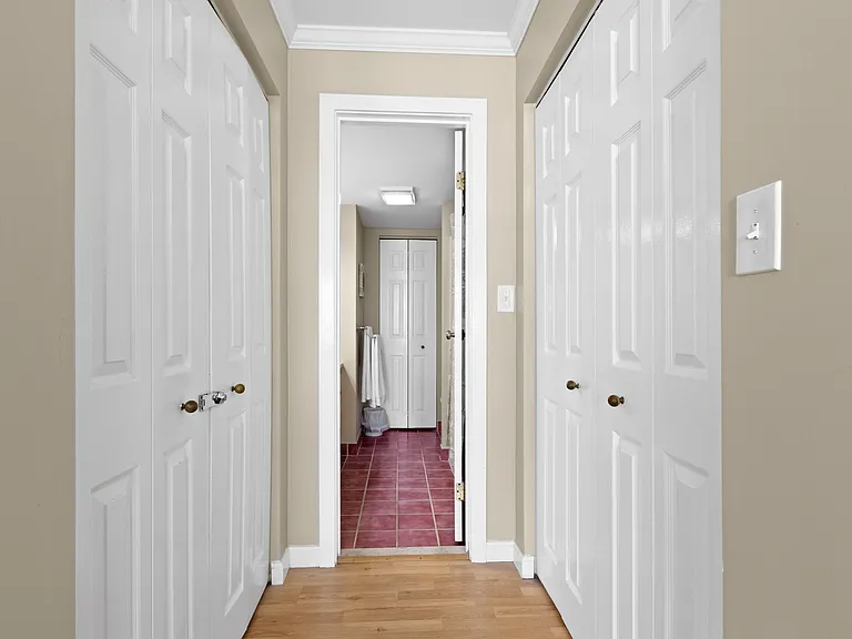 1 Seacliff Ave — Photo 36