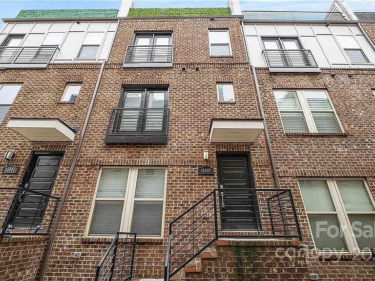 15037 New Amsterdam Ln — Photo 1