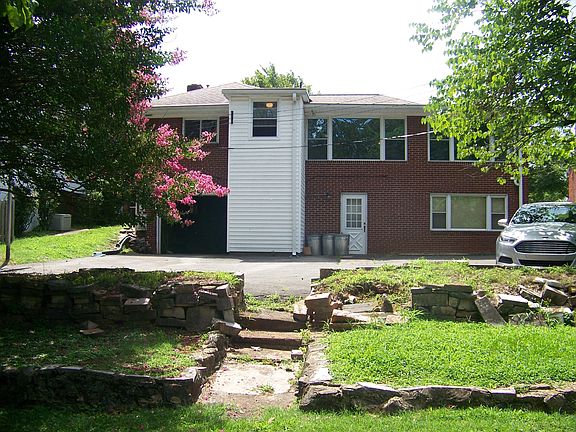 5th image of 1901 NE Emoriland Blvd