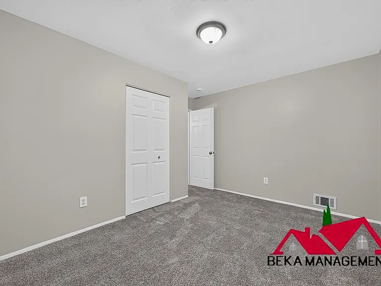 4323 Grace Ave — Photo 8