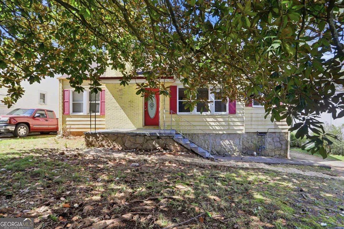 1267 Westridge Rd SW photo 1