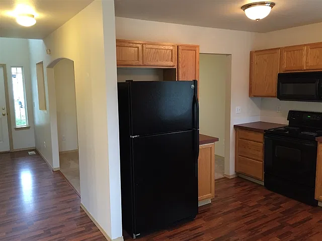 3 bed, 2.5 bath, 1723 sqft, $3,035 — Photo 3