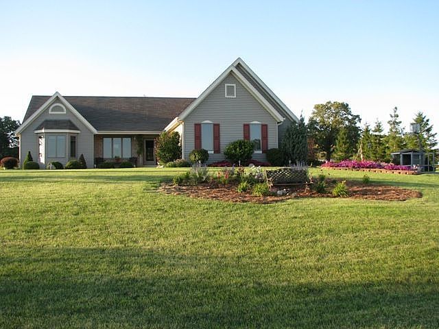 Amazing custom built home on 1.5 acres
