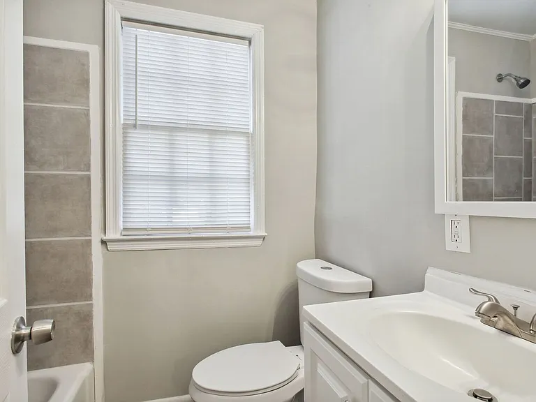 1932 Beech Street — Photo 19