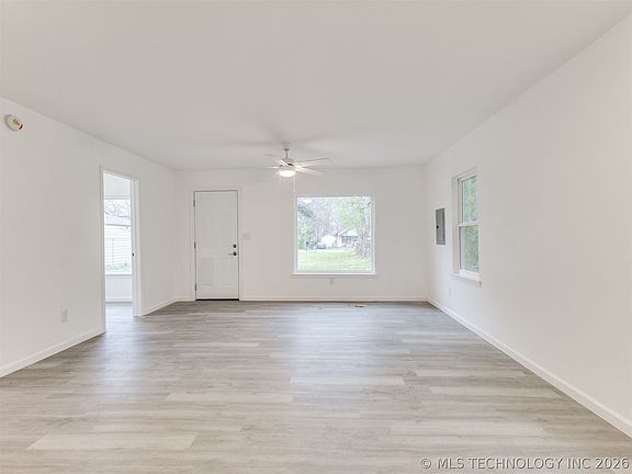5th image of 3834 W Admiral Blvd