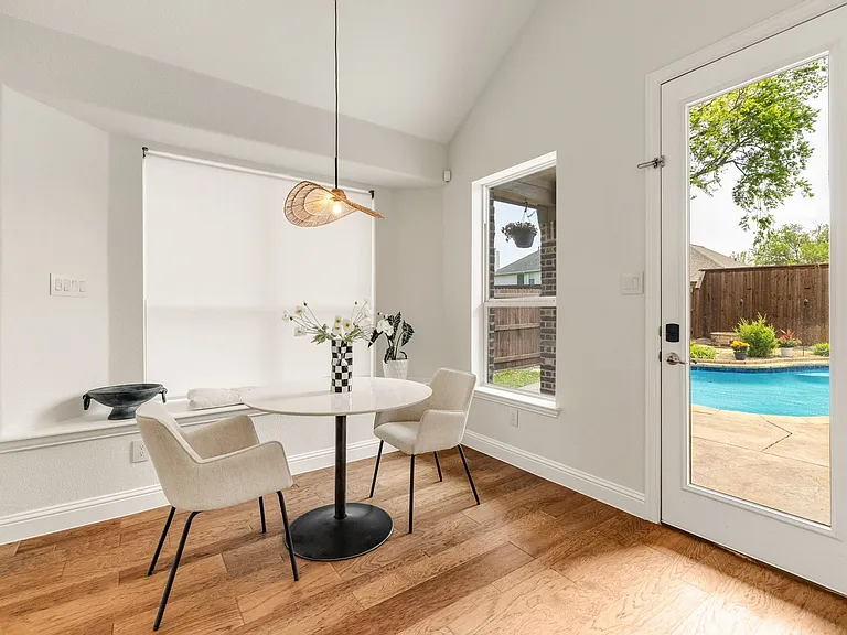 8405 Saint Clair Dr — Photo 14
